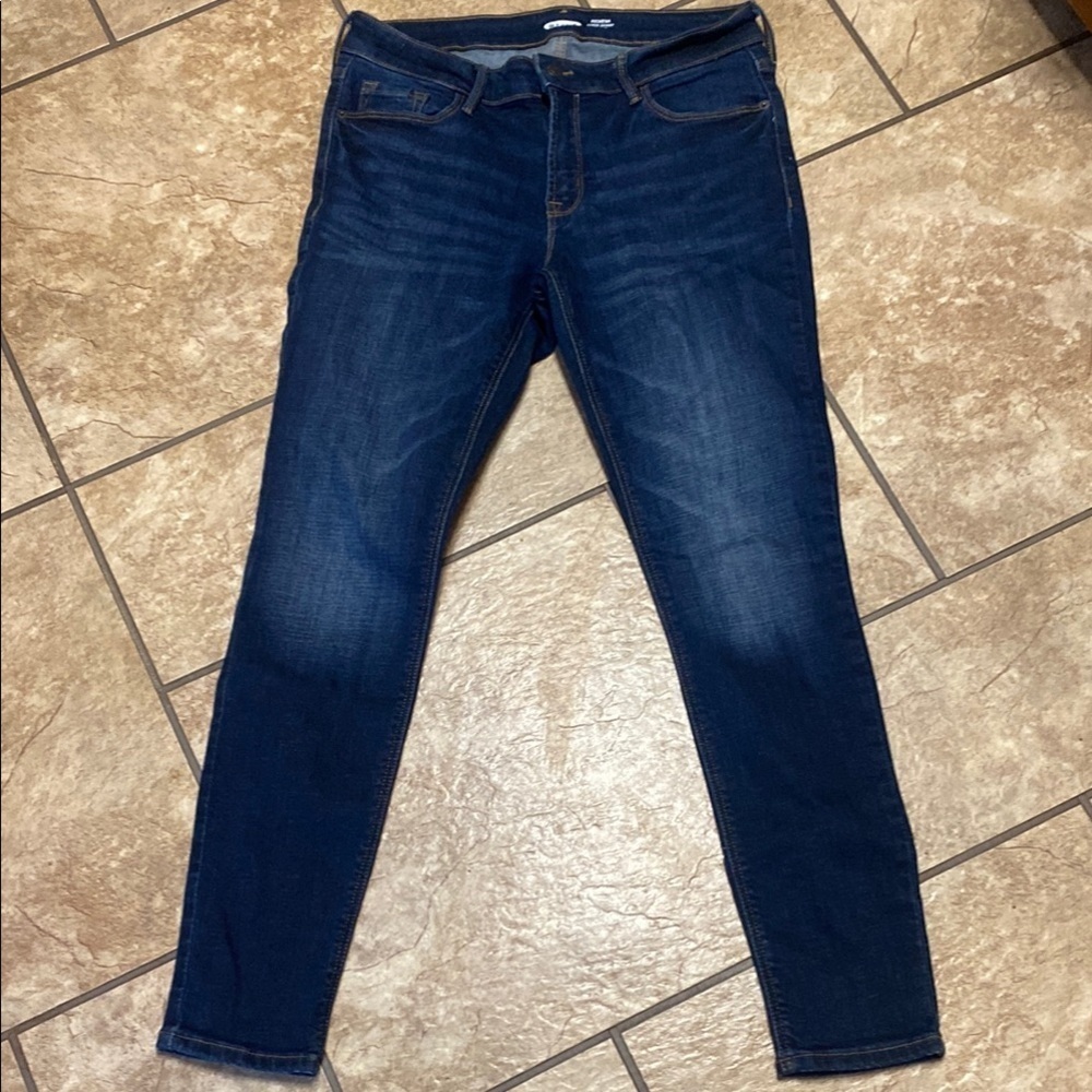 Blue Super Skinny Mid-Rise Size 8 Jeans with Stretch and Faded Details